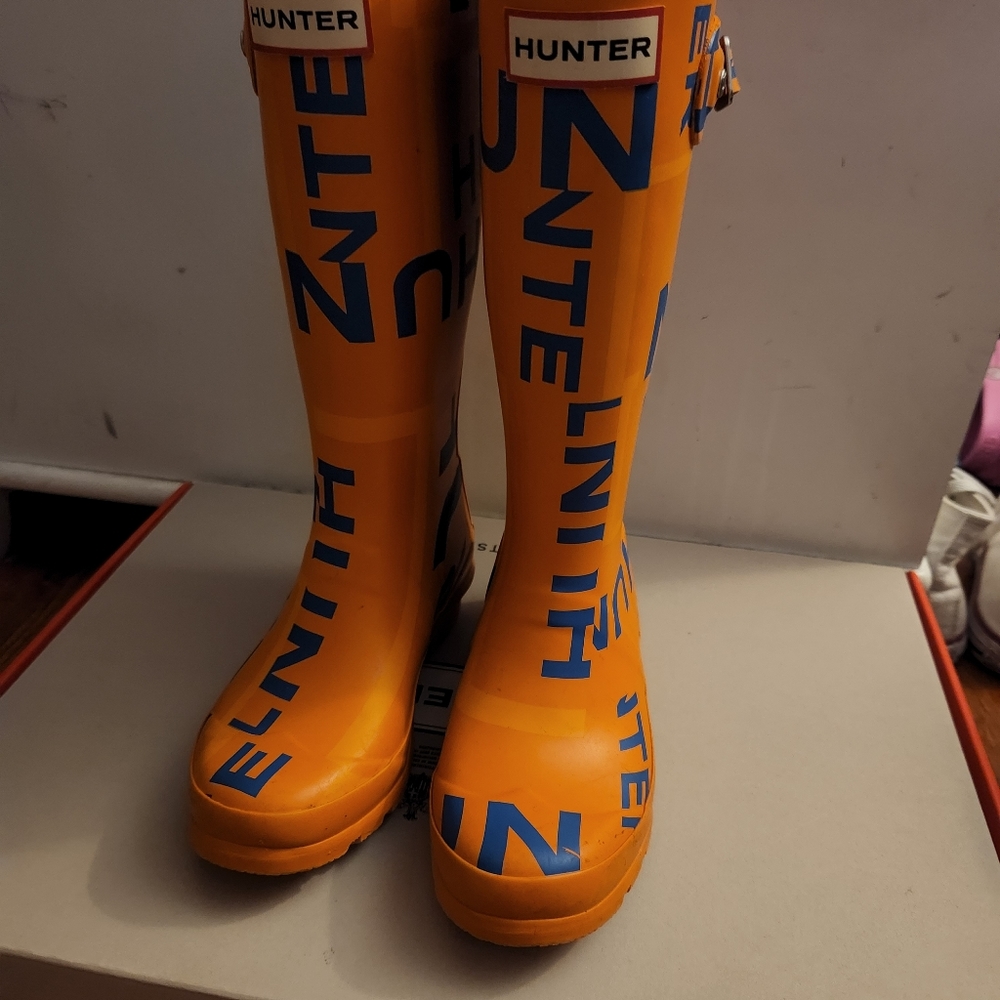 Hunter Logo Rain Boots Size 1B/2G SOLD